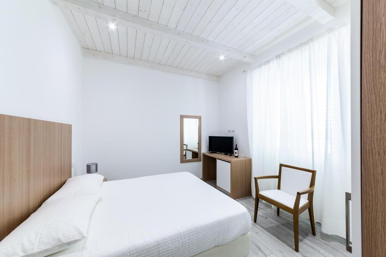 La Promenade Rooms & Suites Olbia Bagian luar foto