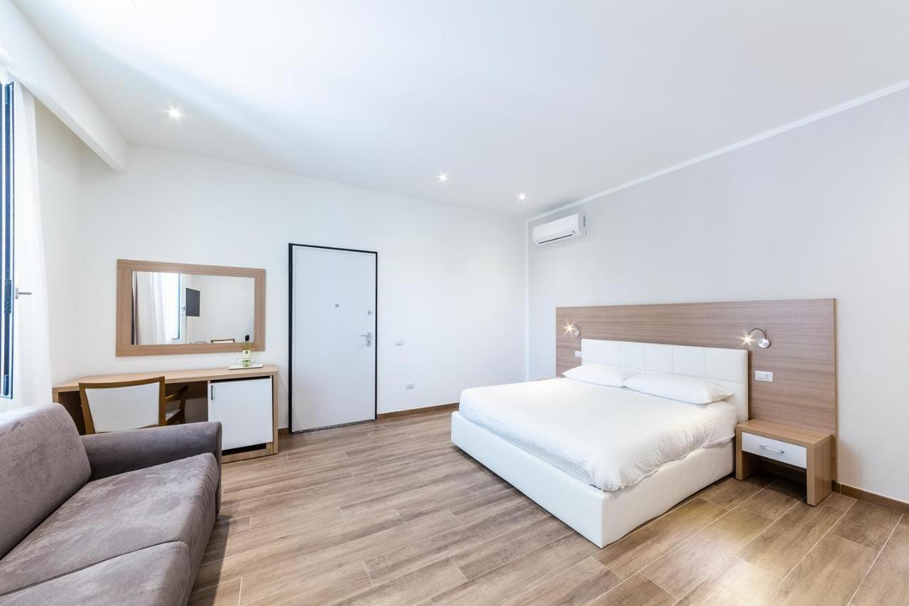 La Promenade Rooms & Suites Olbia Bagian luar foto