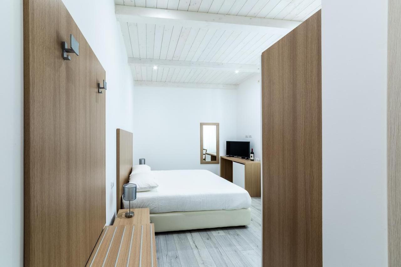 La Promenade Rooms & Suites Olbia Bagian luar foto